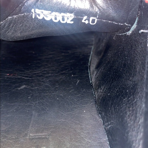 New pair of Guccis don’t even appear like they’ve been worn besides out the stor - Picture 4 of 5